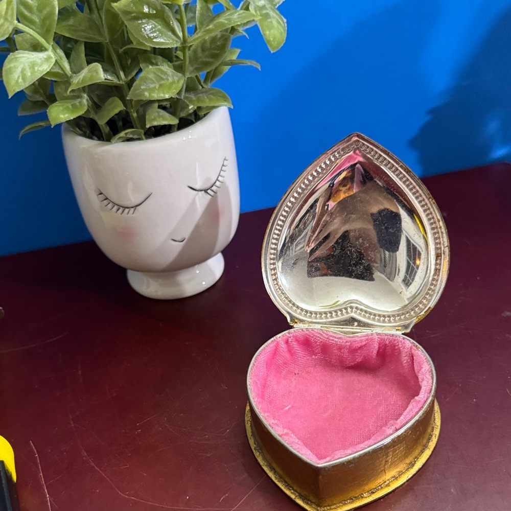 Vintage Heart Shaped Jewelry/Trinket Box Gold Tone Design Pink Lining